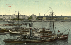 170096 Gezicht op de Maas te Rotterdam met rechts op de achtergrond het S.S.-station Rotterdam Maas.